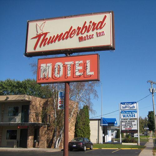 בראבו Thunderbird Motor Inn מראה חיצוני תמונה