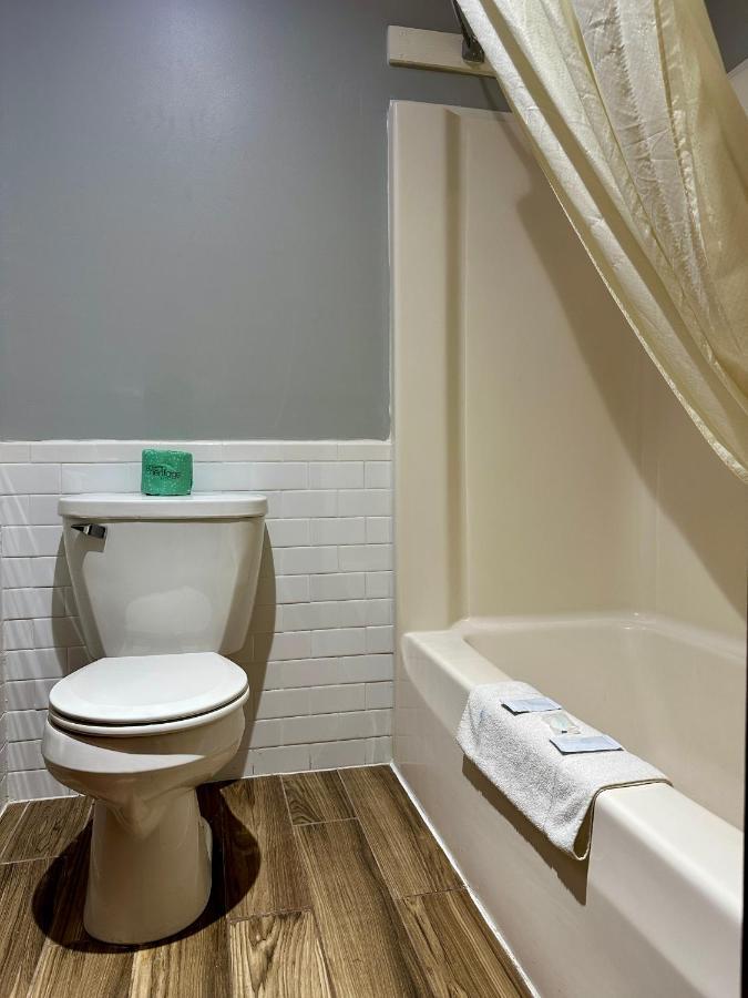 בראבו Thunderbird Motor Inn מראה חיצוני תמונה
