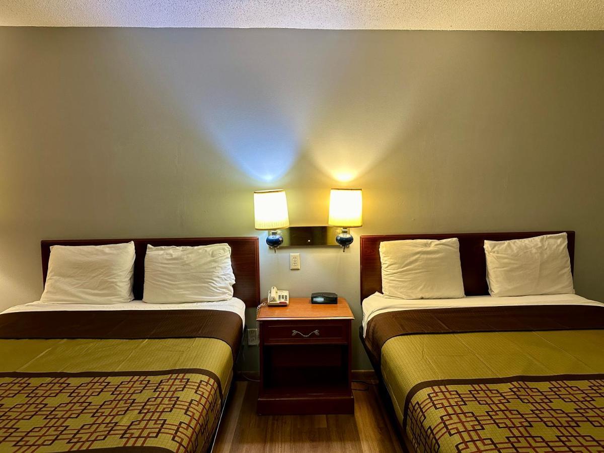 בראבו Thunderbird Motor Inn מראה חיצוני תמונה