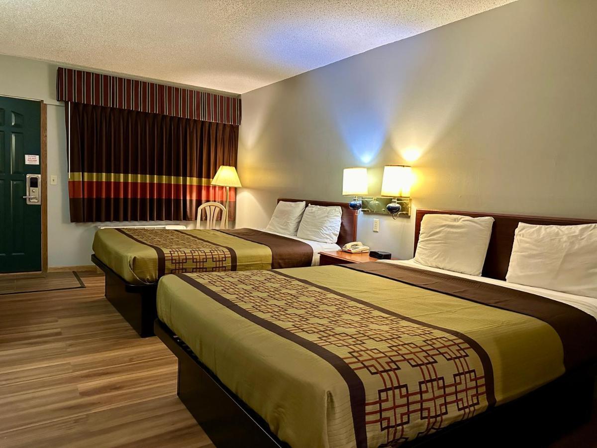 בראבו Thunderbird Motor Inn מראה חיצוני תמונה