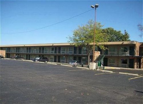 בראבו Thunderbird Motor Inn מראה חיצוני תמונה