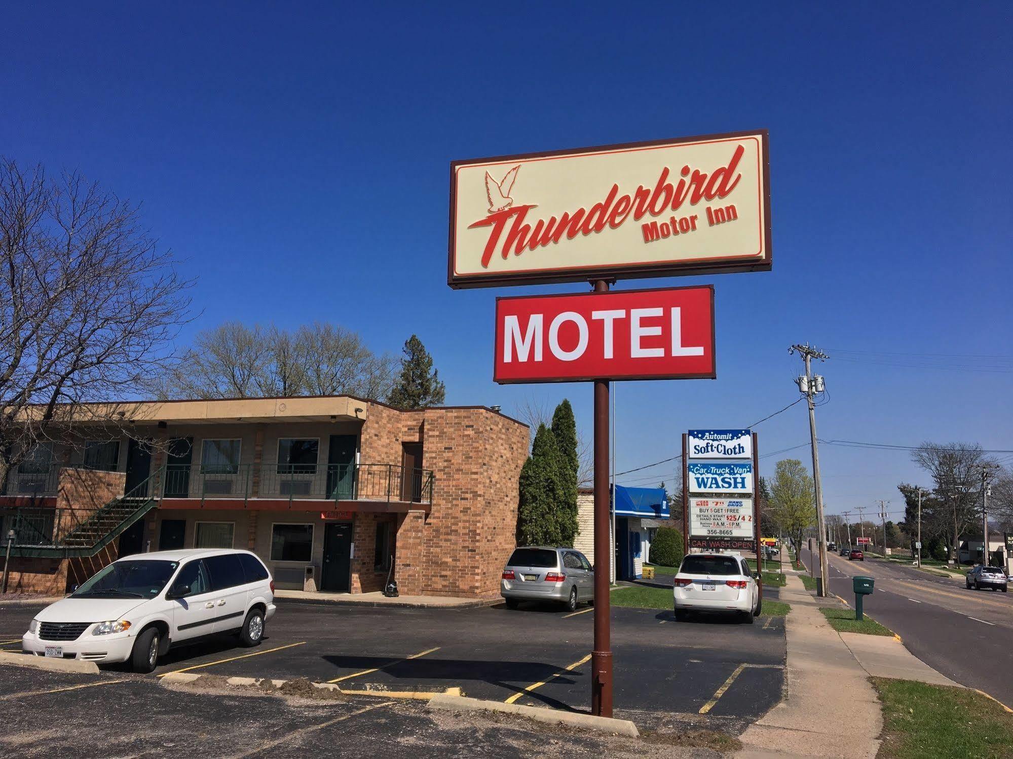 בראבו Thunderbird Motor Inn מראה חיצוני תמונה